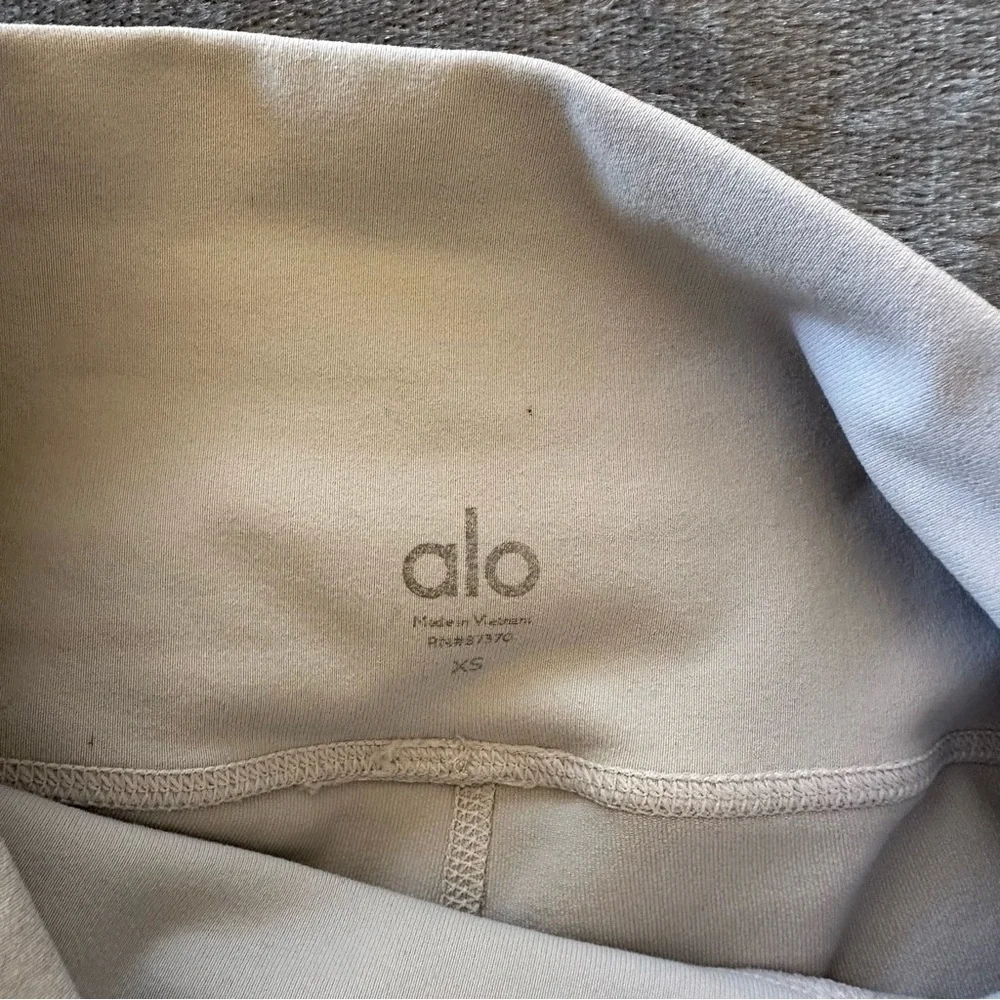 Alo Yoga Sheila Mesh Accent Grey Leggings Size XS